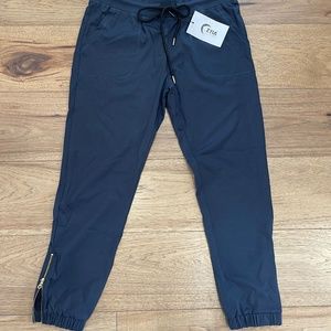 Zyia Navy Peak Zipper Jogger (Short 24”)